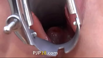 Darkhair babe using huge gyno toys