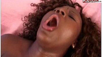 Coco dildo und finger fick