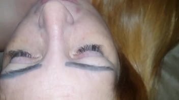 Sexo caseiro no sofá da sala