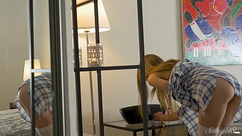 Teen beauty hanka d cums hard after rubbing her tight box