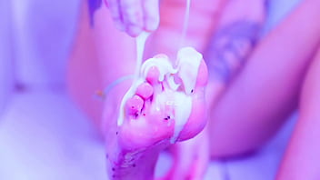 Pleasure in feeling my messy feet