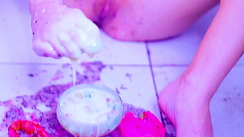 Pleasure in feeling my messy feet