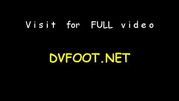 Sweetheart plays with hawt feet