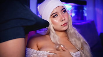 University student makes a living by exhibiting her sex life on the internet