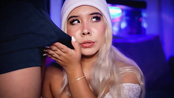 University student makes a living by exhibiting her sex life on the internet