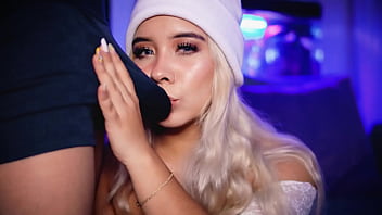 University student makes a living by exhibiting her sex life on the internet