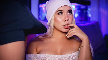 University student makes a living by exhibiting her sex life on the internet