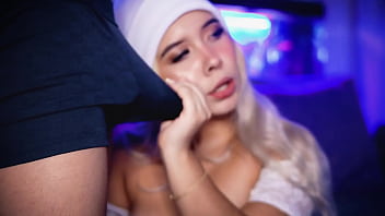 University student makes a living by exhibiting her sex life on the internet