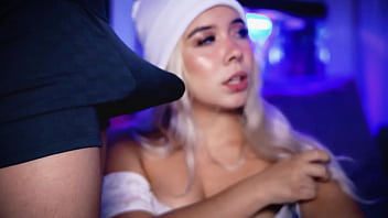 University student makes a living by exhibiting her sex life on the internet