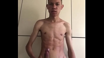 Novinho pauzudo pelado se exibindo gostoso Novinho pauzudo pelado se exibindo gostoso