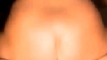 Gime de placer con la polla dentro