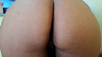 Cuzinho guloso de bunda grande puta leva leite quente no rabo sem proteção