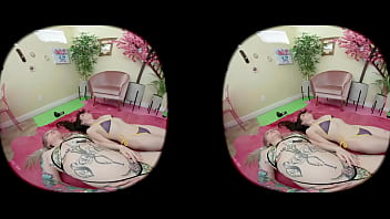 Vr air in lungs holding c stethoscope & heartbeats