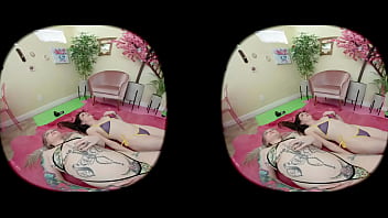 Vr air in lungs holding c stethoscope & heartbeats