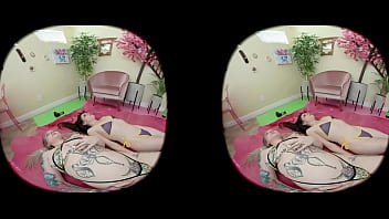 Vr air in lungs holding c stethoscope & heartbeats