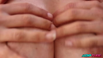 Depilándote el coñito