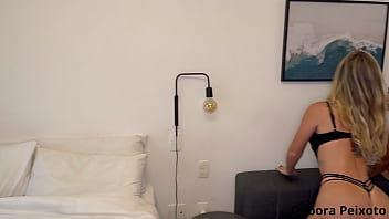 Minha amiga trouxe novos brinquedos para experimentarmos