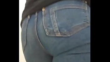 Calça jeans torando minha bucetinha