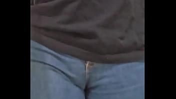 Calça jeans torando minha bucetinha