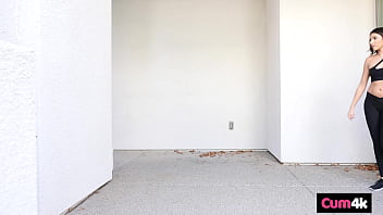 Jogging fuck toy brings home cock to fill her sweaty cunt