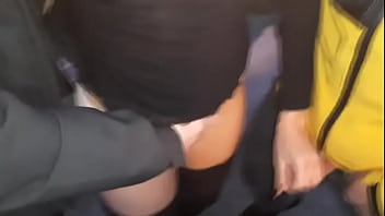 Troia italiana fa sborrare sconosciuti in un parcheggio con il ragazzo che filma figa pazzesca