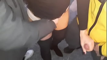 Troia italiana fa sborrare sconosciuti in un parcheggio con il ragazzo che filma figa pazzesca