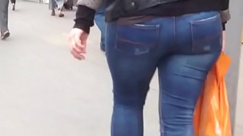 Big booty in jeans
