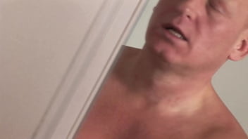 Roemie demands sex from older man