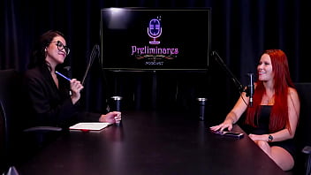 Duas gostosas tiram a roupa a cada vez que erra no jogo da podolatria e uma teve que mostrar os peitos carla santos watch sheer red