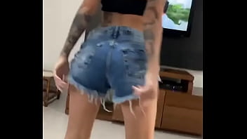 Novinha rebolando muito funk