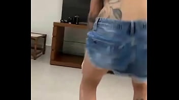 Novinha rebolando muito funk