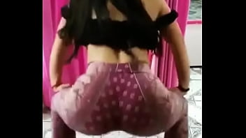 Culo de puta bailando para el amante