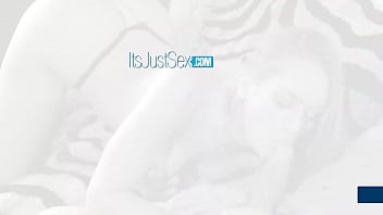 Great body blonde cunt doing striptease