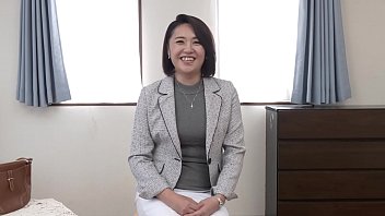 晴海夕子さん45歳、専業主婦。ご主人とは今でも月1、2回の営みがあるものの、実は年下の男子が好きだという夕子さん。 晴海夕子さん45歳、専業主婦。ご主人とは今でも月1、2回の営みがあるものの、実は年下の男子が好きだという夕子さん。