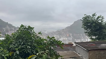 Pisei na cabeça da loira tatuada pra entrar até as bolas na bucetona dela