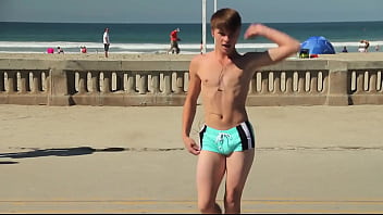 Twink Dancing In The Beach With Speedo Bulge Novinho Dançando Sunga Na Praia thumbnail