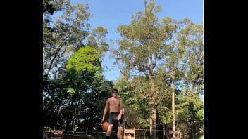 The guys play the rt game i want to play the bskt game every ball i put inos caras fazem rt game quero fazer o bskt ga