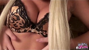 These skinny jeans rub my 18yo clit just right