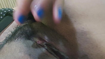 Ela gosta de mostrar a bucetinha dela depois de fuderem