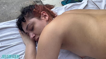 Morador de rua goza no cú da gostosa