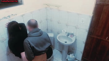 Olha o que aconteceu no meu bar mulher foi ao banheiro e o cara seguiu