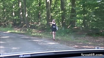 Es ist sein glueckstag und er darf die junge anhalterin mitten im wald ficken Es ist sein glueckstag und er darf die junge anhalterin mitten im wald ficken