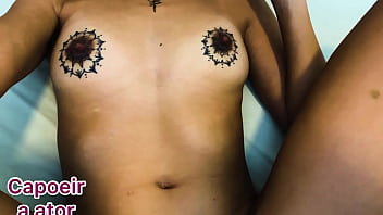 Passei a pica preta na personal trainer e ela gozou muito completo no sheer red