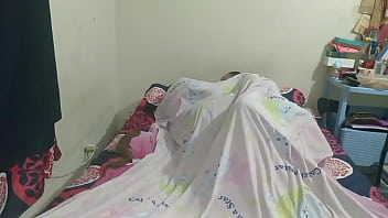 Rica follada le da el padrastro a su hijastra en su propia cama Rica follada le da el padrastro a su hijastra en su propia cama