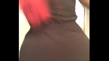 Sexfeene twerking to her favorite songs