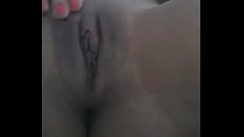 Kelly gostosa socando o dedo