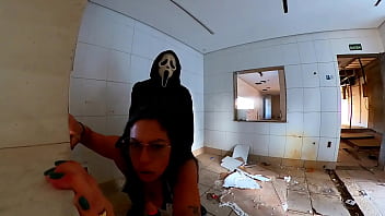 Linda bbw é fodida com força por intruso tarado no halloween