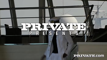 Rihanna gets to fuck a well hung black officer on the cruise ship