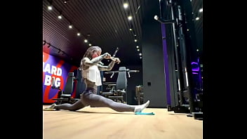 Challenge accepted the friend you send this video who can do the split goes to the gym is invited to participate in the