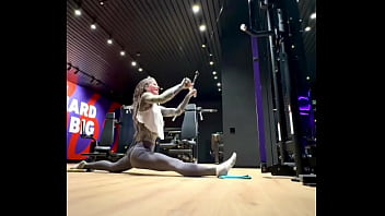 Challenge accepted the friend you send this video who can do the split goes to the gym is invited to participate in the